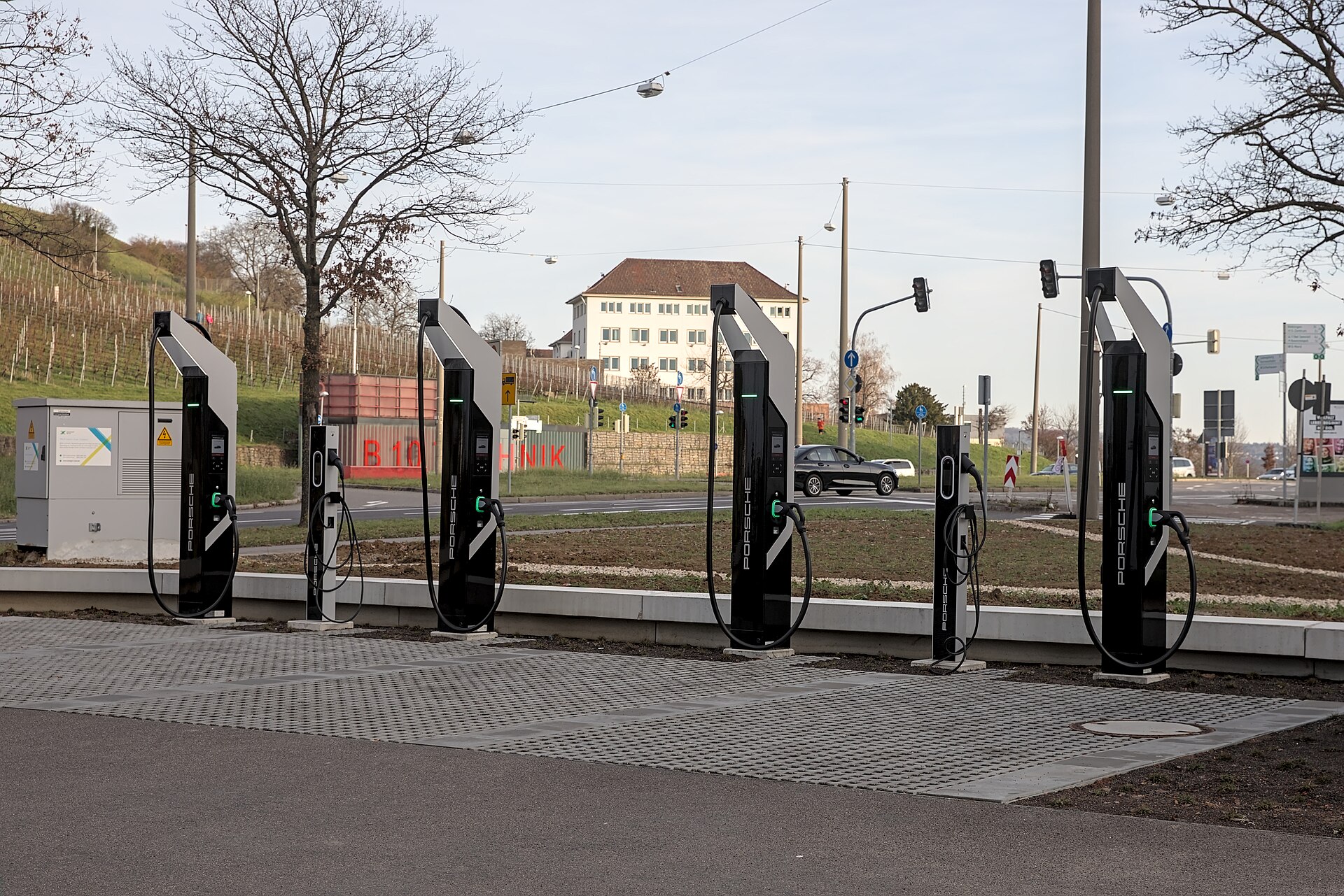 Electric vehicle charging station